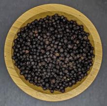 Gin pepper Whole displayed in bowl